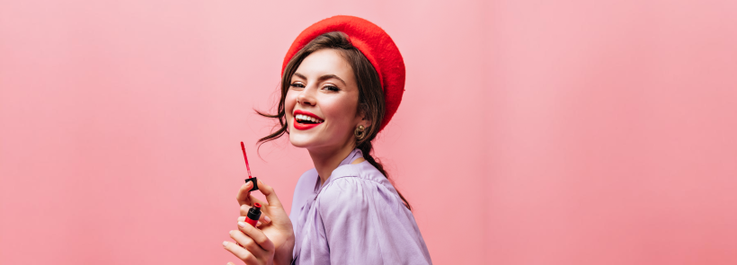 Top 10 Valentine Gifts for Girlfriend – Unique & Romantic Ideas for 2025
